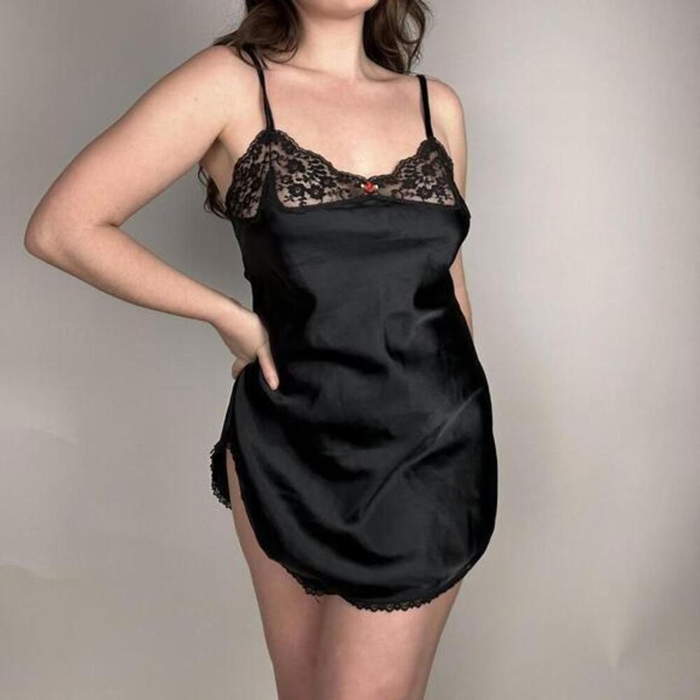 Vintage Victoria’s Secret Gold‎ Label Black Lace Curve-Hem Slip Dress S